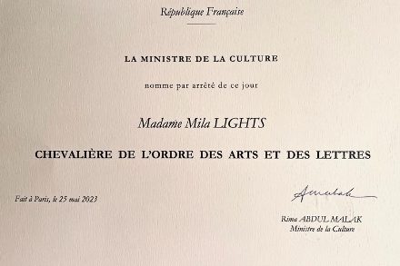 Mila lights reçoit la distinction de chevalière de l’ordre des arts et des lettres